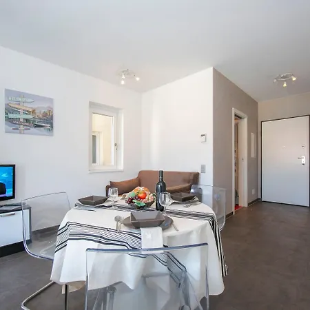 Sunrise House - Happy アパート *