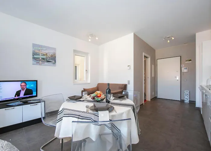 Sunrise House - Happy