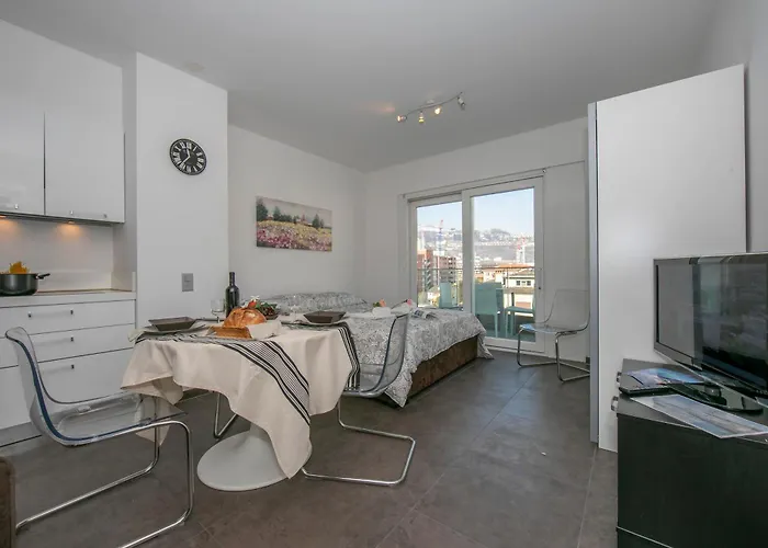 Sunrise House - Happy