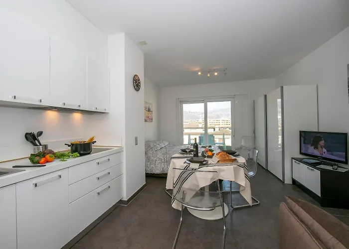 Sunrise House - Happy Apartament *