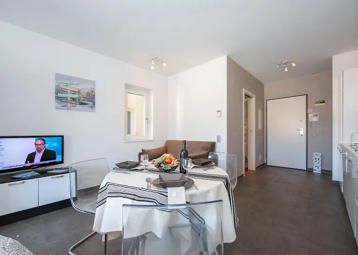 Sunrise House - Happy Apartament *